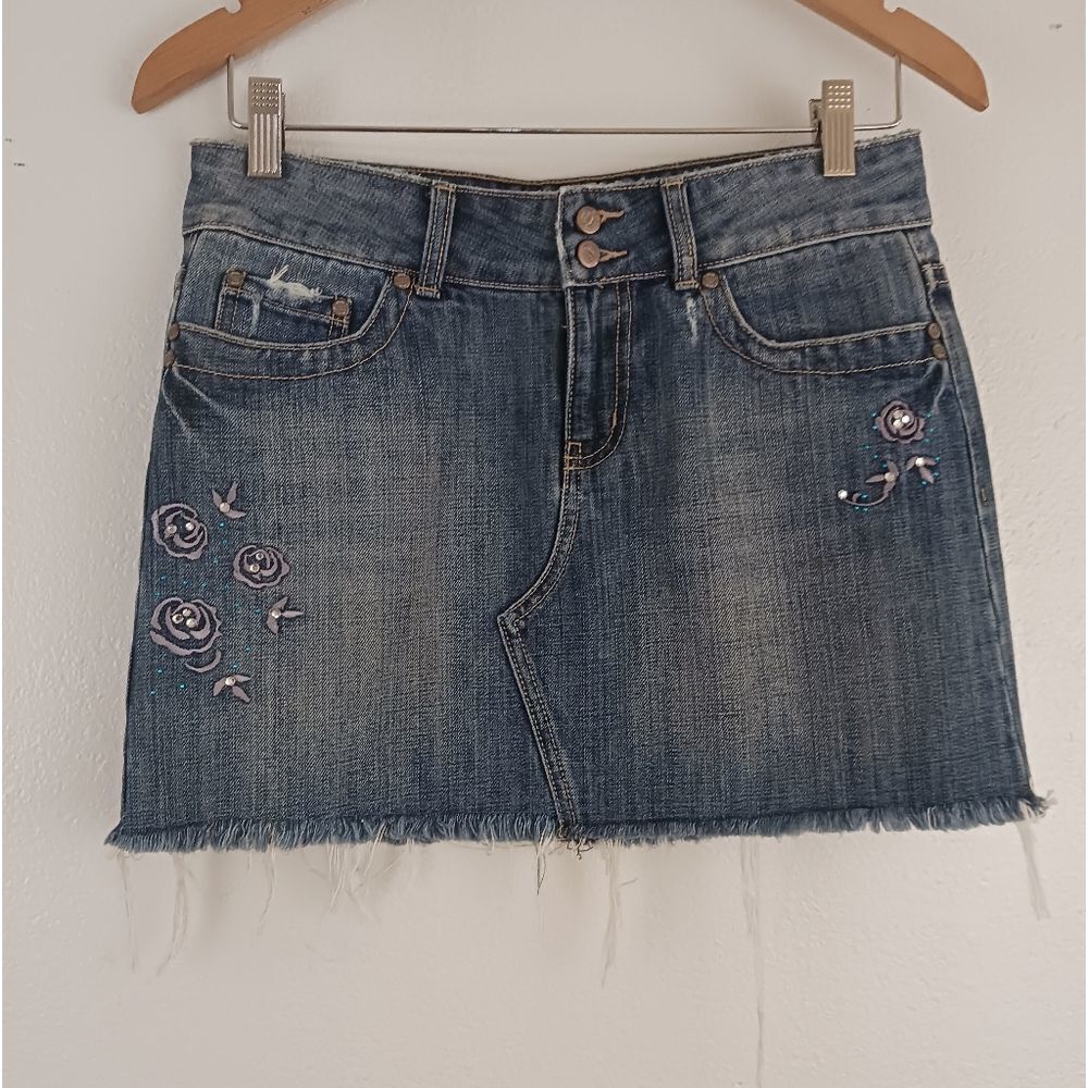 Blue Corner Distress embroidered Jean mini blue skirt size M